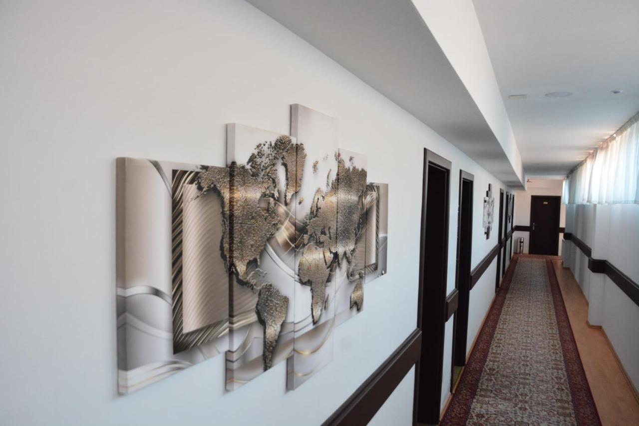 Arabella Hotel Kičevo Buitenkant foto