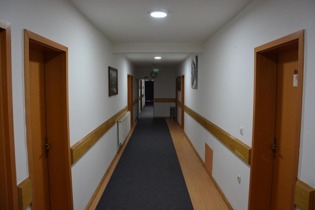 Arabella Hotel Kičevo Buitenkant foto