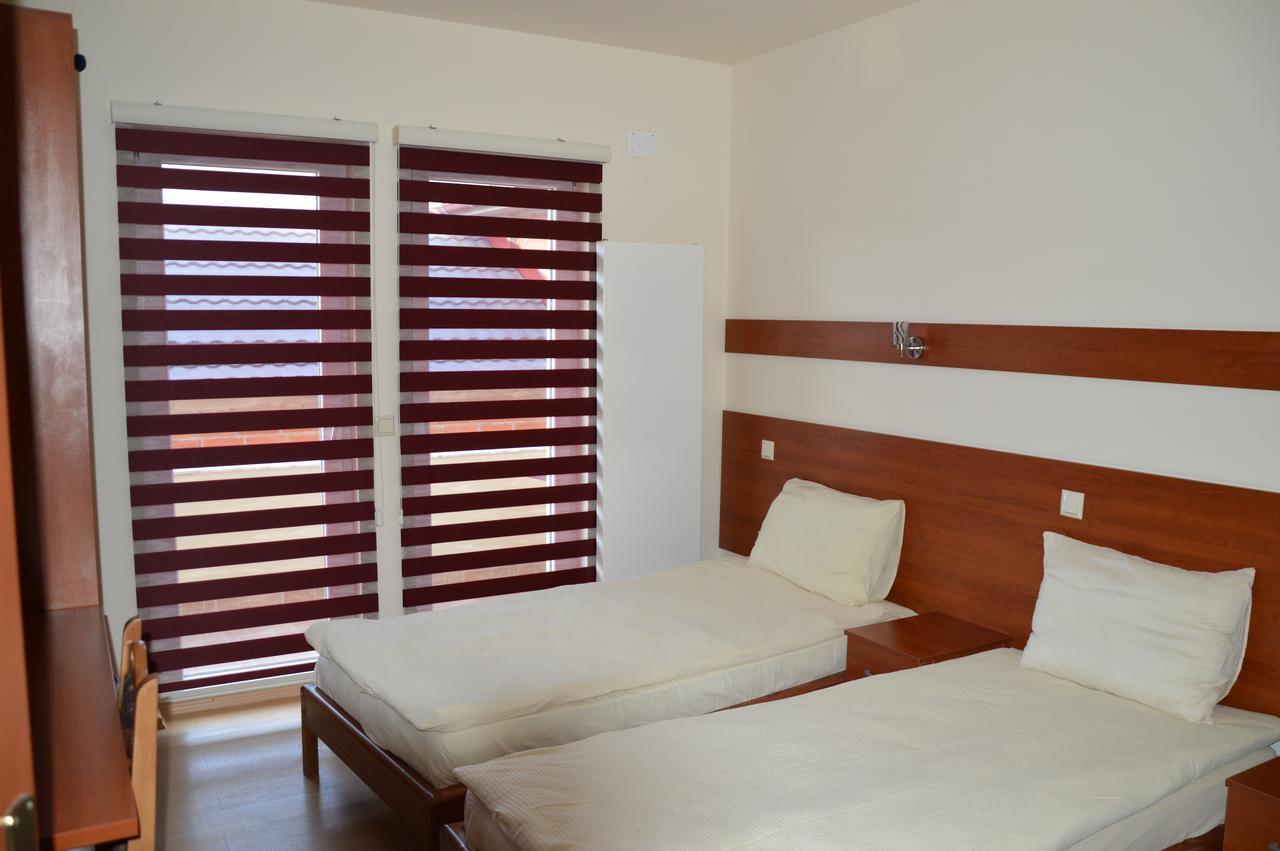 Arabella Hotel Kičevo Buitenkant foto